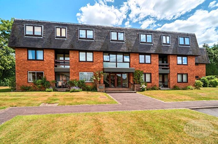 3 Bedroom Apartment For Sale In The Lindens, Great Austins, Farnham, Surrey, GU9