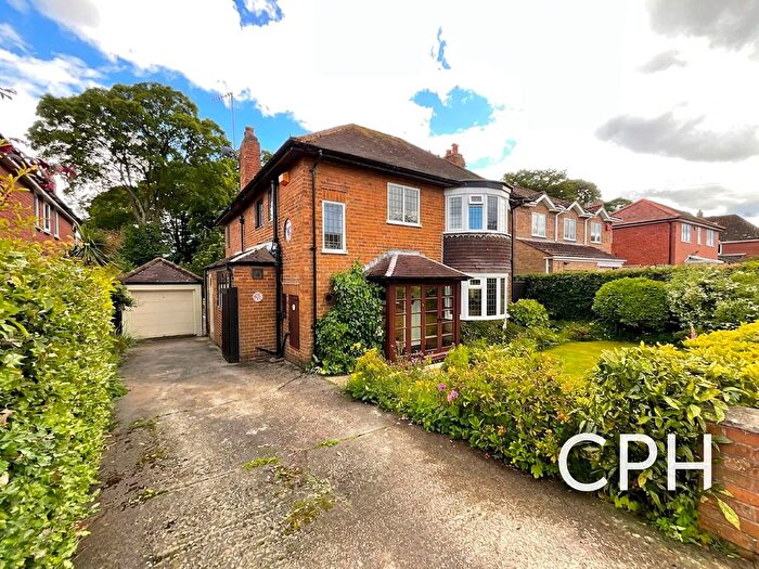 3 Bedroom Detached House For Sale In Lady Ediths Avenue, Scarborough, YO12