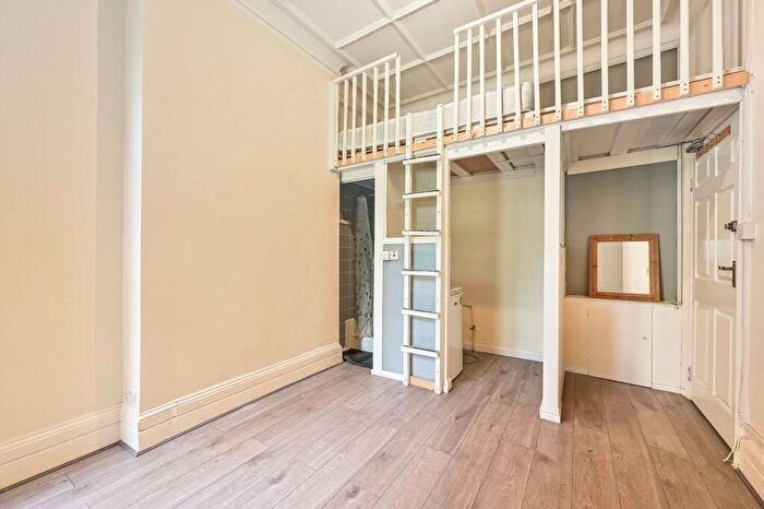 Studio To Rent In Brondesbury, Brondesbury, London, NW6