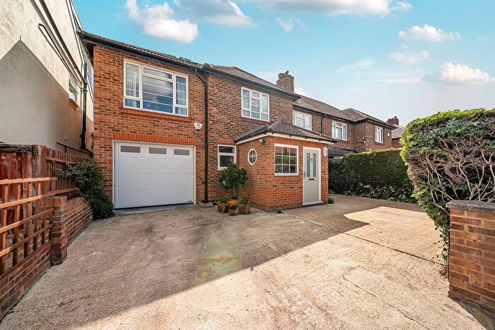 7 Bedroom Semi-Detached House For Sale In Lock Road, Richmond, TW10