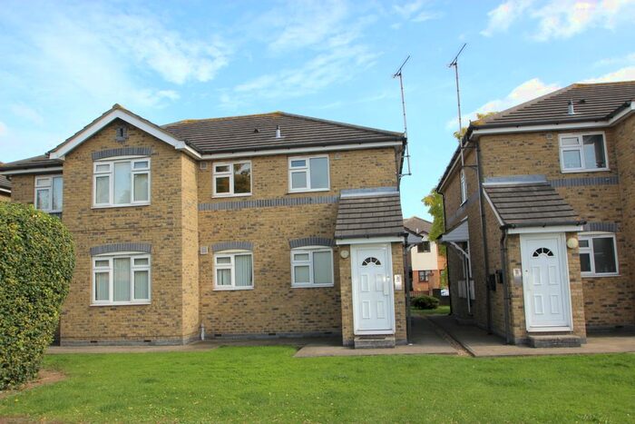 1 Bedroom Flat To Rent In Elsinor Avenue, Canvey Island SS8