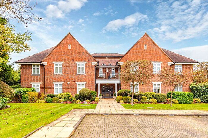 2 Bedroom Flat For Sale In Hambleden Place, Gills Hill, Radlett, Hertfordshire, WD7