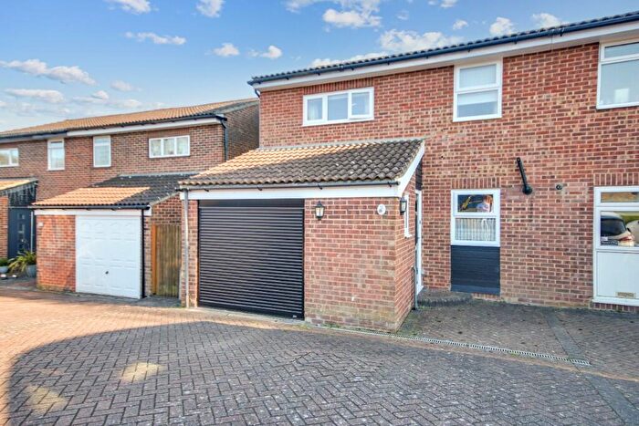 3 Bedroom Semi-Detached House For Sale In Aviary Way, RH10