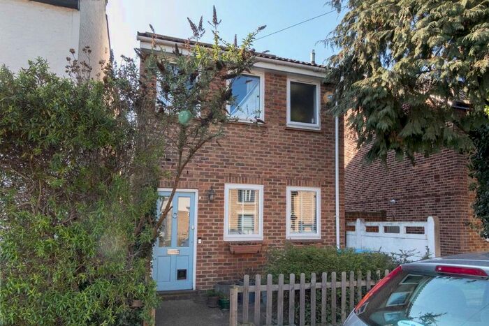 3 Bedroom Property To Rent In Milton Road, Hampton, TW12