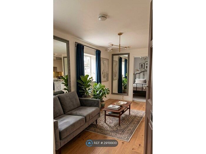 2 Bedroom Flat To Rent In Chiswick, London, W4