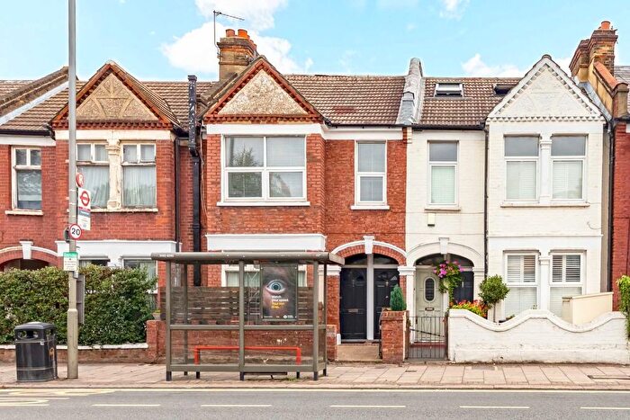 2 Bedroom Flat To Rent In Merton Road, Earlsfield, SW18