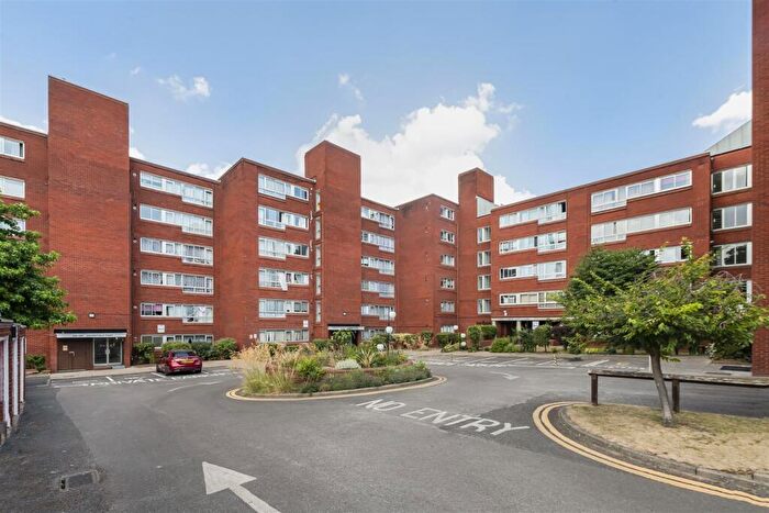 2 Bedroom Apartment For Sale In Homefield Park, Sutton, SM1