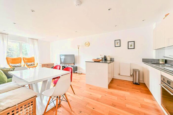 2 Bedroom Flat To Rent In Bradley Road, Abbeville Village, London, SW4