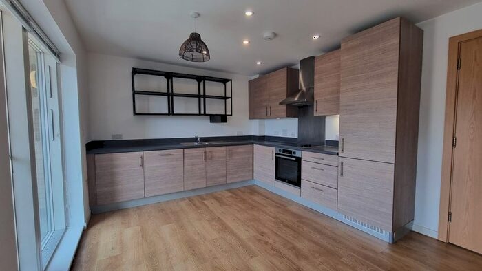 3 Bedroom Flat To Rent In Powell Road, London, E5