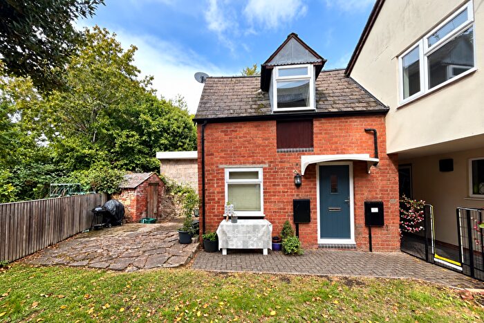 2 Bedroom Town House To Rent In Broad Street, Newent, Gloucestershire, GL18