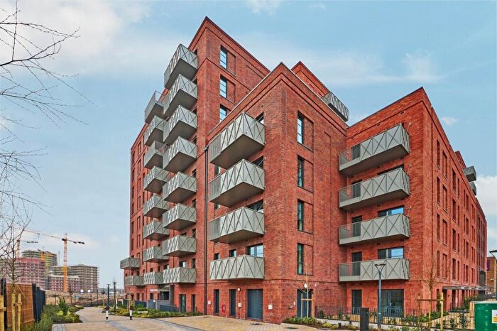 2 Bedroom Flat To Rent In New Road, Dagenham, RM9