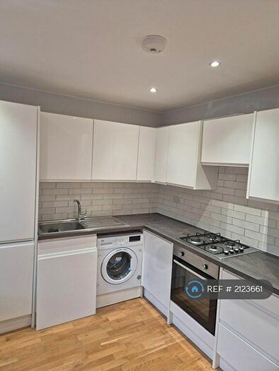 5 Bedroom Flat To Rent In Vicarage Road, London, E10