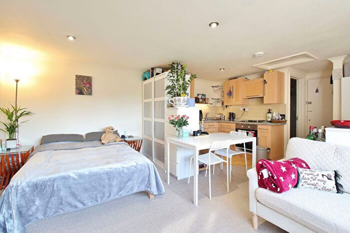 1 Bedroom Studio To Rent In Jubilee Avenue, Twickenham, TW2