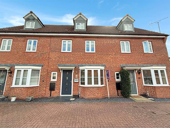 4 Bedroom Town House For Sale In Fretter Close, Broughton Astley., LE9