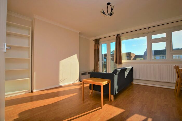 2 Bedroom Flat To Rent In Longfield Crescent, London, SE26