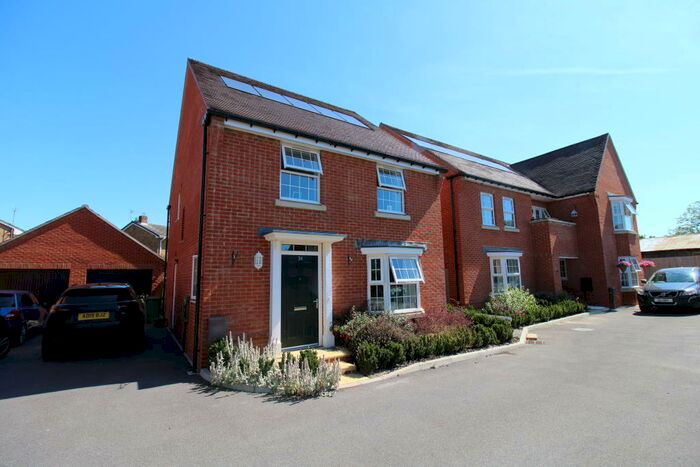 4 Bedroom Detached House To Rent In Hamble Rise, Swanmore, SO32