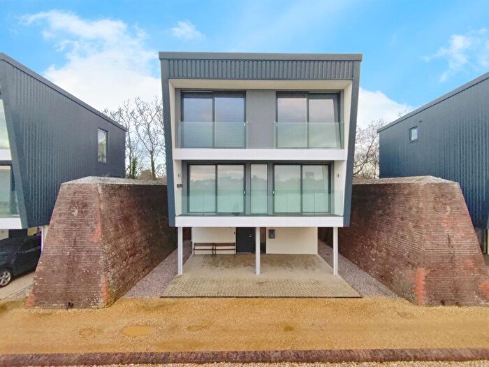 4 Bedroom Detached House For Sale In The Ordnance Yard, Gosport, PO12