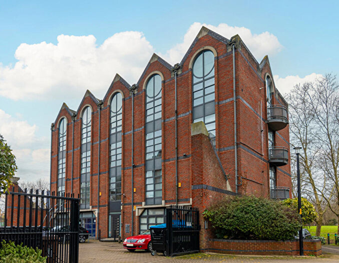 2 Bedroom Apartment For Sale In Mayflower Street, London, SE16