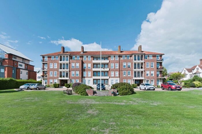 4 Bedroom Flat For Sale In Staveley Road, Eastbourne, East Sussex, BN20