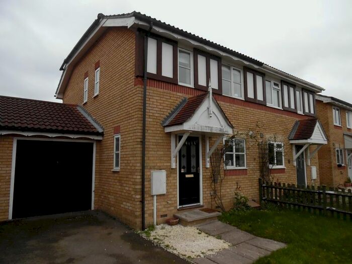 2 Bedroom Semi-Detached House To Rent In Chelmsford Close, Sutton, Surrey, SM2