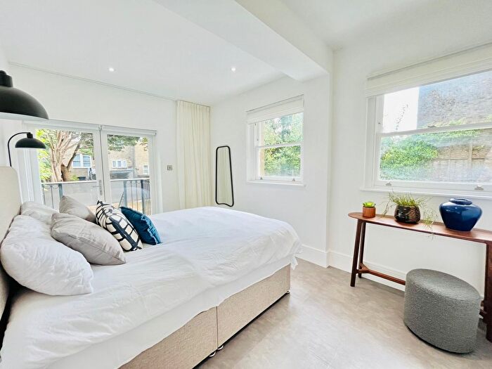 3 Bedroom Flat To Rent In Brondesbury Road, Queens Park, NW6