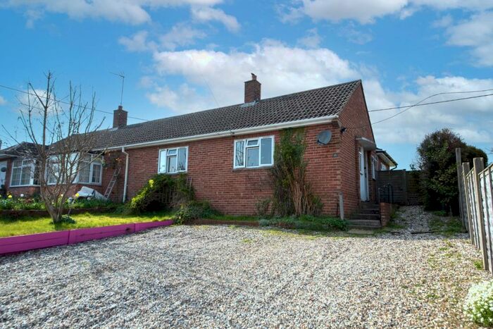 3 Bedroom Semi-Detached Bungalow For Sale In White Hill, Ecchinswell, Newbury, RG20