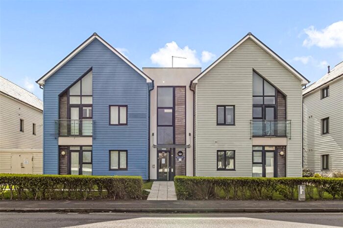 1 Bedroom Flat For Sale In Eirene Road, Goring-By-Sea, Worthing, BN12