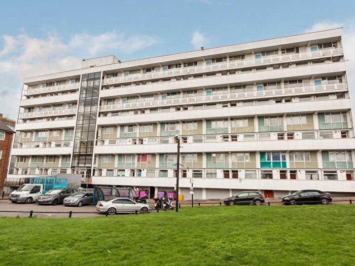 3 Bedroom Flat To Rent In Barnardo Gardens, Barnardo Street, Limehouse, Shadwell, Aldgate, London, E1