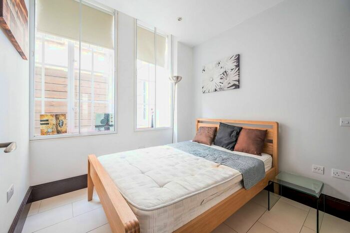 2 Bedroom Flat To Rent In Carthusian Street, Barbican, London, EC1M