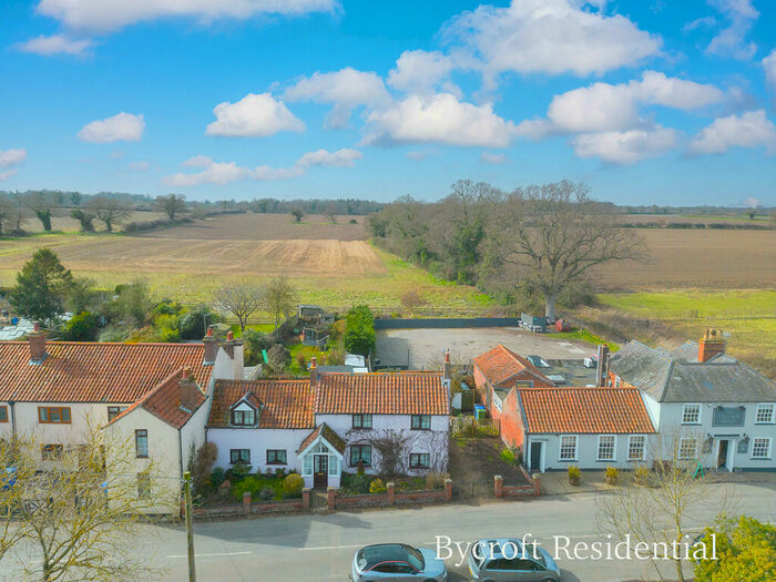 3 Bedroom Cottage For Sale In The Street, Lound, NR32