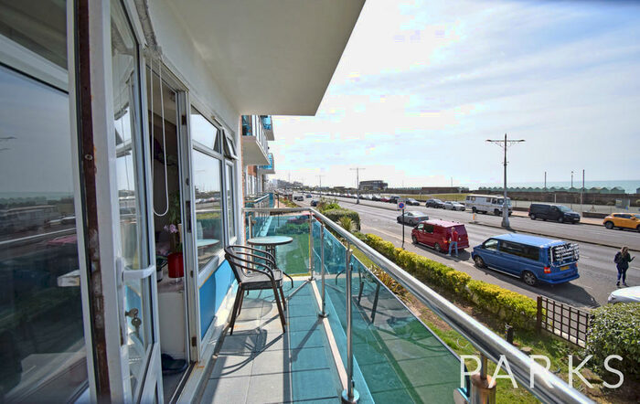 2 Bedroom Apartment To Rent In Langdale Court, Kingsway, BN3