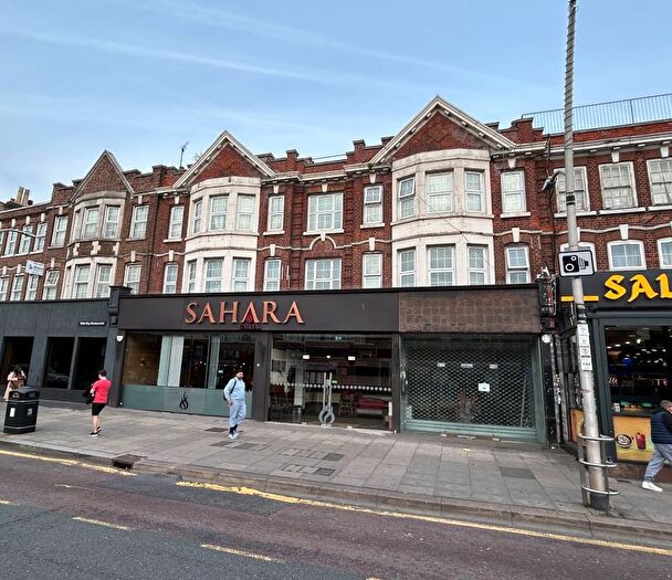 3 Bedroom Flat For Sale In Frinton Mews, Gants Hill, Ilford, Essex, IG2