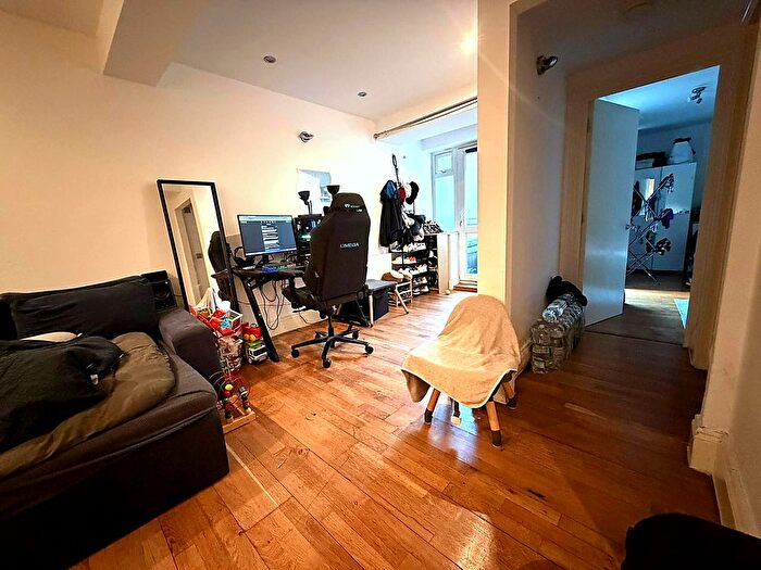 1 Bedroom Flat To Rent In Arthur Road, London, SW19