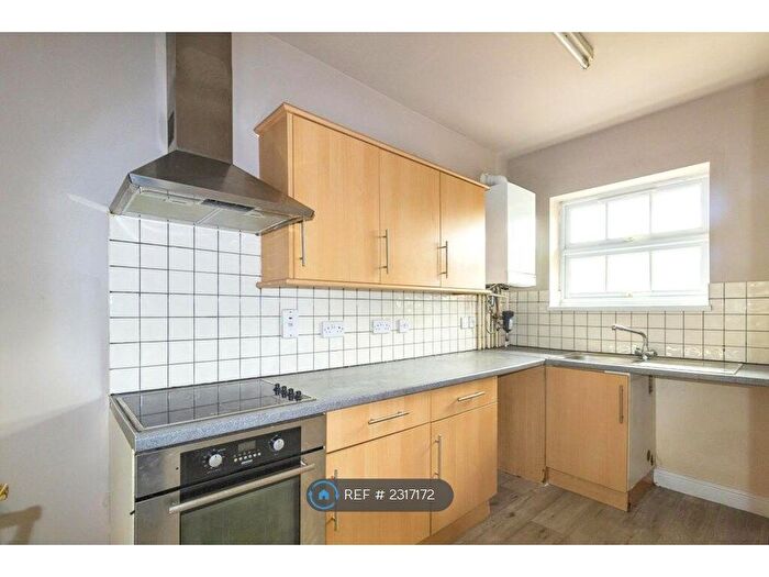 3 Bedroom Flat To Rent In Duncombe Street, Bletchley, Milton Keynes, MK2
