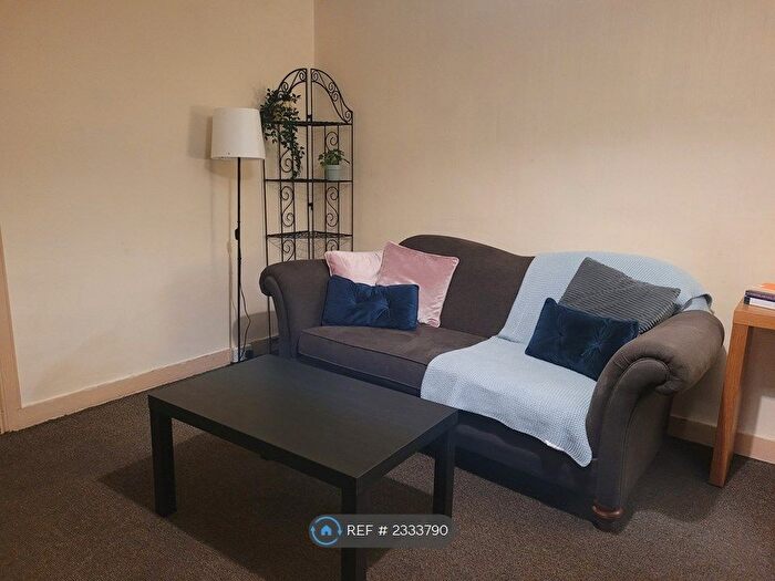 2 Bedroom Flat To Rent In School Terrace, Aberdeen, AB24