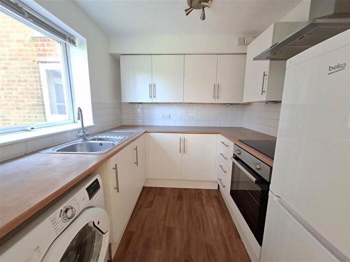2 Bedroom Apartment To Rent In Chalfont Close, Hemel Hempstead, HP2
