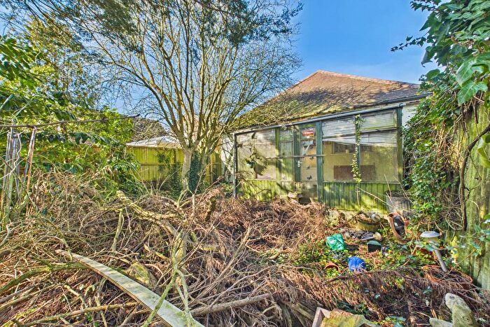 2 Bedroom Detached House For Sale In Harpenden Lane, St Albans, AL3