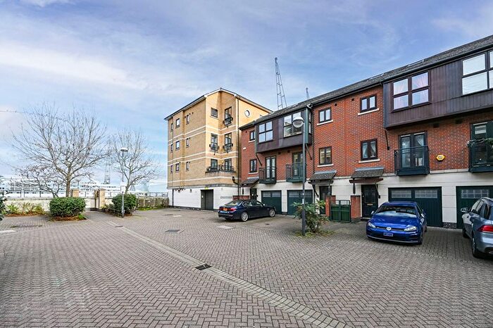 3 Bedroom Property For Sale In Fairfax Mews, Royal Docks, London, E16