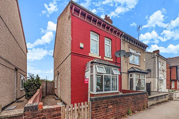 4 Bedroom Semi-Detached House To Rent In Broxtowe Drive, Mansfield, NG18