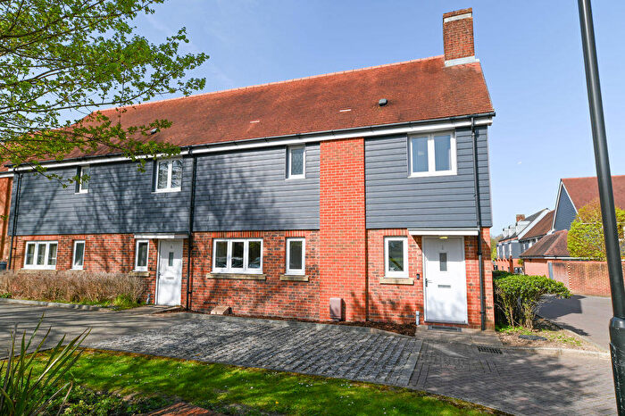 3 Bedroom End Of Terrace House For Sale In Gardener Close, Waterlooville, PO7