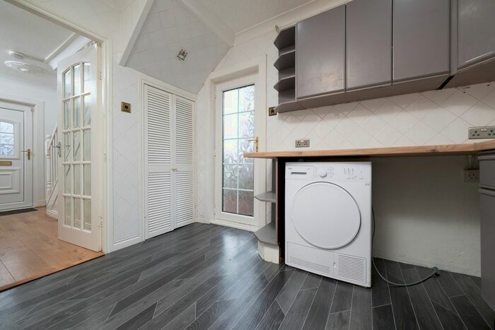 2 Bedroom End Of Terrace House For Sale In Kinloch Terrace, Greenock, PA16