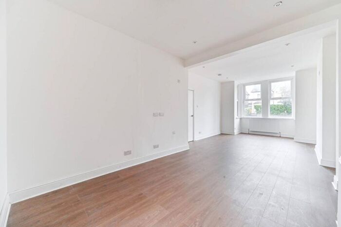 4 Bedroom Semi Detached House To Rent In Elmers End Road, Penge, London, SE20