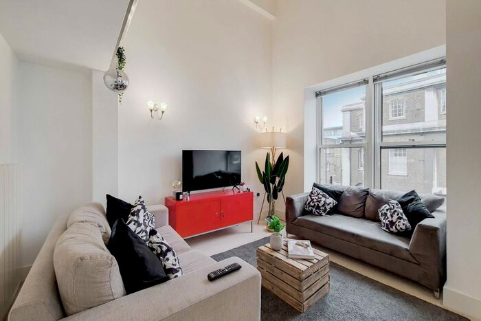 2 Bedroom Flat To Rent In Cadogan Road, Woolwich, London, SE18