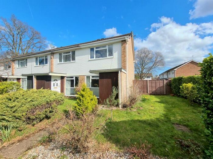 2 Bedroom End Of Terrace House To Rent In St. Johns, GU21