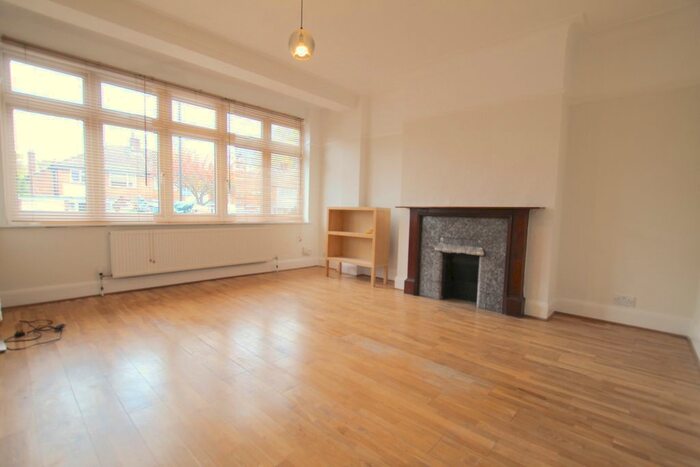 3 Bedroom Property To Rent In Seafield Road, Arnos Grove, N11
