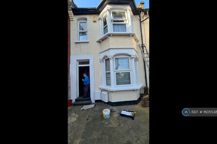 1 Bedroom Flat To Rent In Ground Floor The Green, London, E15