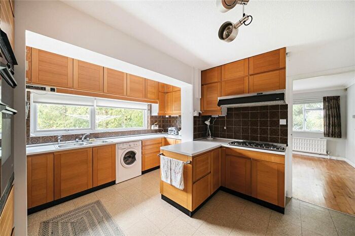 5 Bedroom Detached House For Sale In St. Johns Rise, Woking, Surrey, GU21
