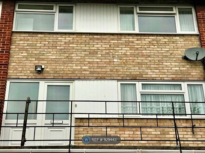 3 Bedroom Maisonette To Rent In Thornton Way, Cambridge, CB3