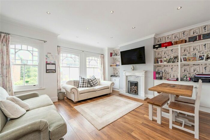3 Bedroom Flat To Rent In Rosebury Road, London, SW6