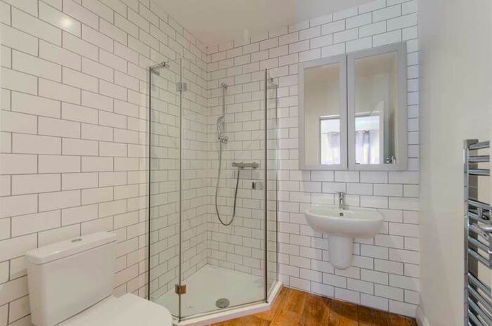 Flat To Rent In Greenford Road, Greenford, UB6